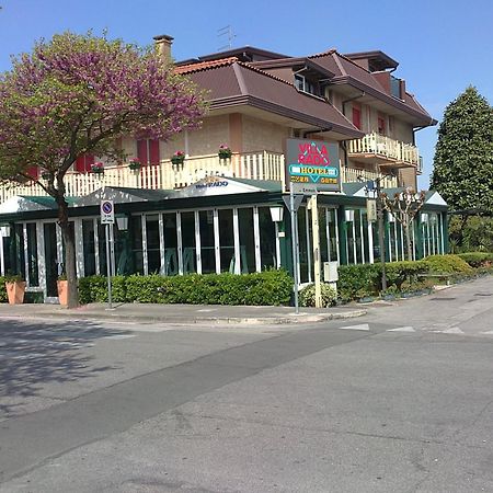 Hotel Rado ليدو دي يسولو المظهر الخارجي الصورة