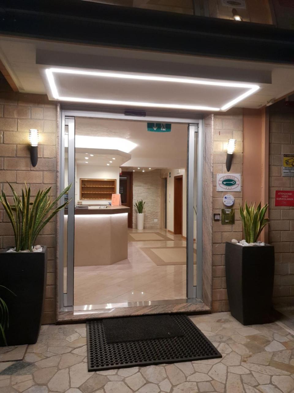 Hotel Rado ليدو دي يسولو المظهر الخارجي الصورة
