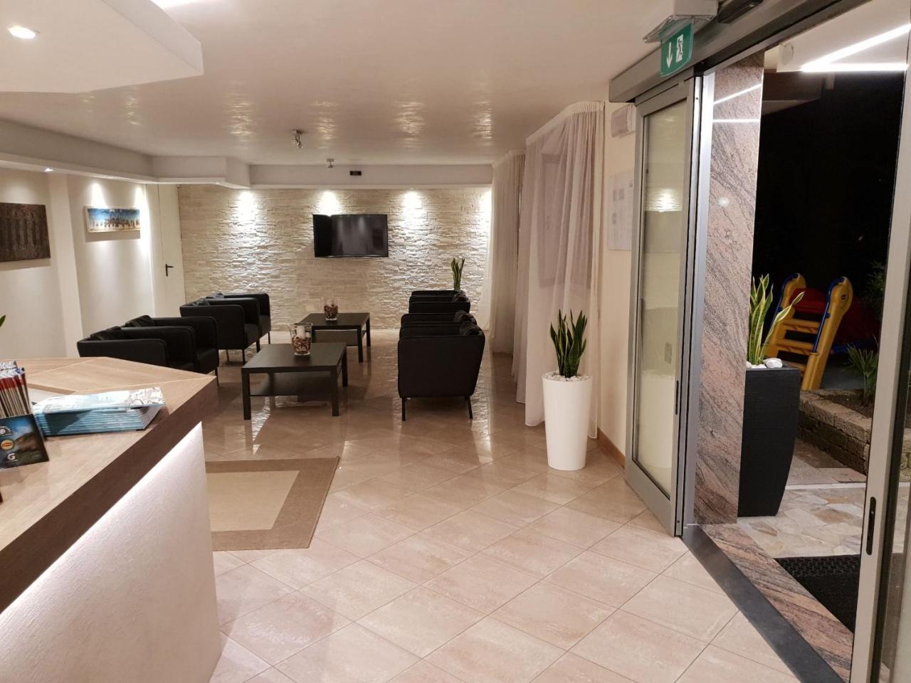 Hotel Rado ليدو دي يسولو المظهر الخارجي الصورة